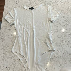 Short sleeve white bodysuit